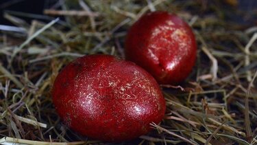 Τι μπορείτε να κάνετε τα κόκκινα αυγά που περίσσεψαν από το Πάσχα