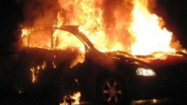 «Λαμπάδιασε» αυτοκίνητο τα ξημερώματα της Μ. Πέμπτης στη Φορτέτσα