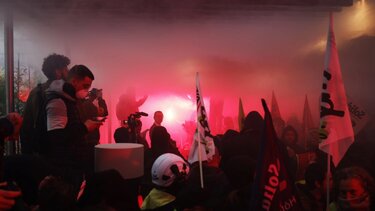 Γαλλία: Έφοδος στα γραφεία της «Louis Vuitton» από οργισμένους διαδηλωτές