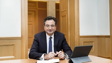 Eurobank: Χριστουγεννιάτικη επιστολή Φ. Καραβία στους εργαζόμενους