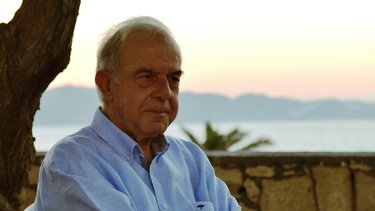 Β. Λαμπρινός: Άγγελμα ελπίδας η Ανάσταση