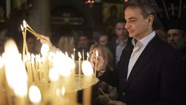 Στην Τήνο με τη σύζυγό του ο Κ. Μητσοτάκης