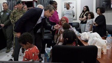 Mε τους διασωθέντες από το Σουδάν, συναντήθηκε ο Πρωθυπουργός