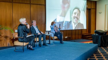 Θερμό χειροκρότημα στην παρουσίαση του "ταξιδιού στα έργα του ΕΣΠΑ"