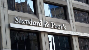 S&P: Επιβεβαίωσε την επενδυτική βαθμίδα ΒΒΒ για την Ελλάδα 