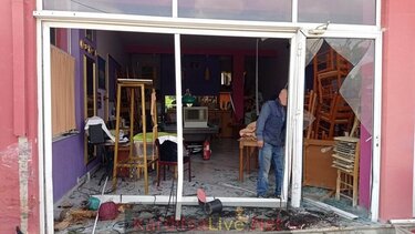 Καρδίτσα: Αυτοκίνητο μετά από τρελή πορεία "καρφώθηκε" σε κατάστημα