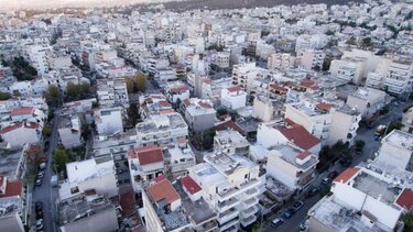 Οι νέοι φόροι σε Airbnb και ξενοδοχεία για το Ταμείο Φυσικών Καταστροφών - Τι αλλάζει στις αγορές ακινήτων