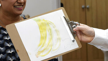 Ν. Κορέα: Στο στομάχι φοιτητή η μπανάνα «έργο τέχνης» του Κατελάν