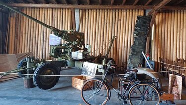 Εγκαινιάζεται η έκθεση με αντικείμενα, ενθυμήματα, δίτροχα και τετράτροχα από τη Μάχη της Κρήτης