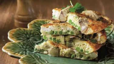 Φριτάτα με αγκινάρες και φέτα