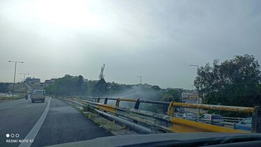 "Πλημμύρισε" η γέφυρα