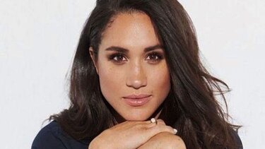 Η Μέγκαν Μαρκλ δείχνει πώς να φορέσουν μαύρο κολάν και φλατ μπότες