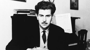 Όταν "Το Πανηγύρι της Ασής Γωνιάς" προκάλεσε πανικό στον Μίκη Θεοδωράκη