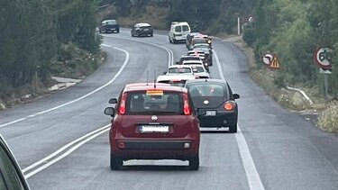 Πρωτομαγιά στους δρόμους: Ουρές χιλιομέτρων σε κομβικά σημεία