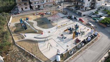 Στη νέα παιδική χαρά των Μεσαμπελιών ο Δήμαρχος Ηρακλείου