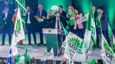 ΠΑΣΟΚ… Ανέστη !