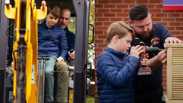 Μια ασυνήθιστη αγγαρεία για τον πρίγκιπα Τζορτζ