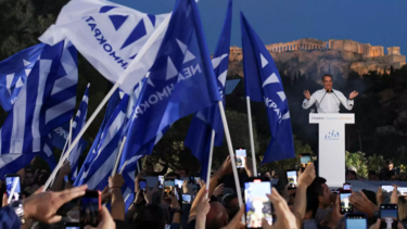 Μητσοτάκης: "Ο κ. Τσίπρας κλείνει το μάτι στους μαχαιροβγάλτες της Χρυσής Αυγής"