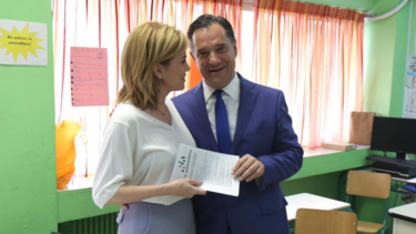 Η Ευγενία Μανωλίδου μέλος εφορευτικής επιτροπής σε εκλογικό κέντρο