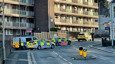 Βρετανία: Τρεις σοβαρά τραυματίες σε επεισόδιο σε σχολείο