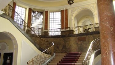 Ποιες είναι οι πιο ακριβές πόλεις για χλιδάτη ζωή - Πού συνωστίζονται οι πλούσιοι