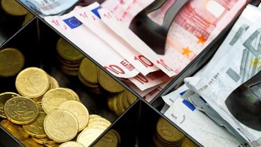 Φορολογικές δηλώσεις 2023: Αυτά είναι τα εισοδήματα που “σβήνουν” τα τεκμήρια