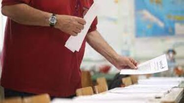 Καθυστερήσεις, τεχνικά προβλήματα και ... απουσίες στα εκλογικά τμήματα