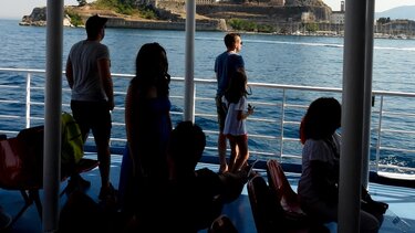 Αυξήθηκε η επιβατική κίνηση στα λιμάνια, μειώθηκε η εμπορευματική 