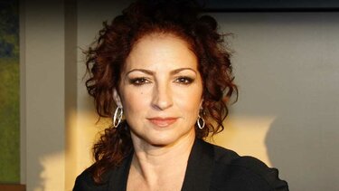 Γκλόρια Εστεφάν: Η πρώτη Λατίνα σταρ που εισήχθη στο Hall of Fame των τραγουδιστών