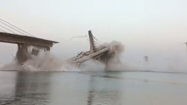 Ινδία: Κρεμαστή γέφυρα κατέρρευσε δύο φορές μέσα σε έναν χρόνο