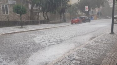 Έντονη χαλαζόπτωση στα Ιωάννινα προκάλεσε προβλήματα στην κυκλοφορία