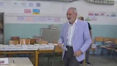 Ψήφισε ο υπηρεσιακός πρωθυπουργός Ιωάννης Σαρμάς