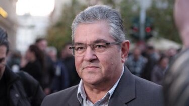 Ο Δ. Κουτσούμπας στο μπλόκο των αγροτών στον Πλατύκαμπο Λάρισας