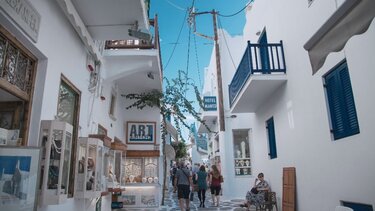 Μισθοί μιας χρονιάς για ... ένα δωμάτιο στη Μύκονο!