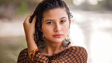 Τρία λάθη που πρέπει να αποφεύγετε όταν έχετε βρεγμένα μαλλιά