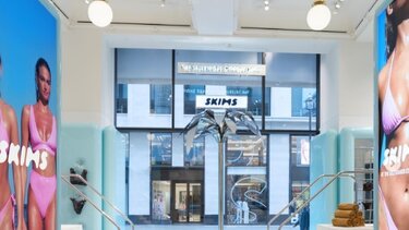 Pop-up μπουτίκ για τα μαγιό SKIMS της Kim Kardashian στο Selfridges
