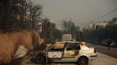 Συνδρομή των Ενόπλων Δυνάμεων στις πυρκαγιές σε Κουβαρά, Λουτράκι και Βοιωτία
