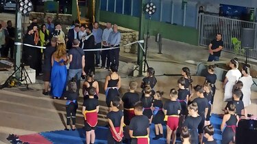 Πλήθος κόσμου στην τελετή εγκαινίων της νέας βιοκλιματικής πλατείας στο Αρκαλοχώρι