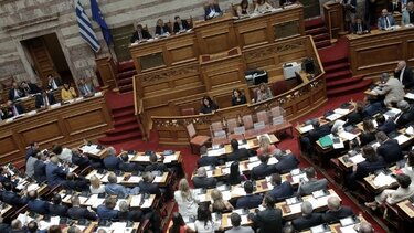 Σε εξέλιξη η ψηφοφορία για την εκλογή αντιπροέδρων, γραμματέων και κοσμητόρων