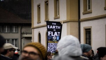 Η Google τρολάρει όσους υποστηρίζουν πως η Γη είναι επίπεδη