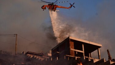 Πυρκαγιές: Συνολικά 60 κτίρια έχουν χαρακτηριστεί επικίνδυνα στις πυρόπληκτες περιοχές