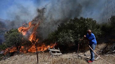 Φωτιά στον Κουβαρά: Δύσκολες οι συνθήκες που θα επικρατήσουν, λέει η Πυροσβεστική