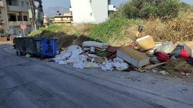 8η μέρα αμάζευτα σκουπίδια 