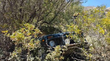 Βρέθηκε σε γκρεμό, χωρίς τις αισθήσεις του - Επιχείρηση ανάσυρσης του αυτοκινήτου