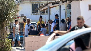 Διαμαρτύρονται οι κάτοικοι του καταυλισμού στα Δύο Αοράκια: "Δεν έχουμε ενημερωθεί για τη μετακίνηση"