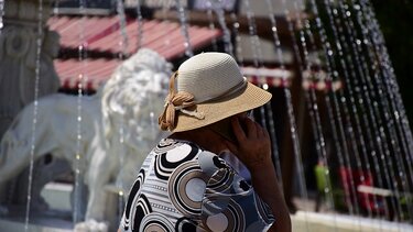 Νέες συστάσεις προς τους πολίτες για τον καύσωνα