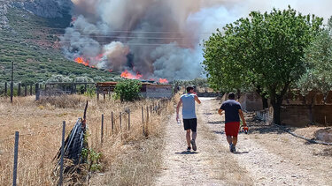 Φωτιά στον Κουβαρά: Προσαγωγή ενός άνδρα