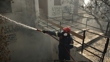 Φωτιές - Δήμος Σαρωνικού: Ανακοίνωσε φιλοξενία κατοίκων που εγκατέλειψαν τα σπίτια τους