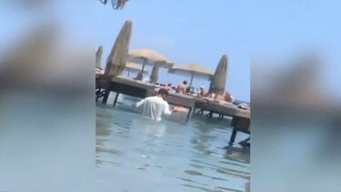 Στον εισαγγελέα το θέμα με το beach bar στη Ρόδο
