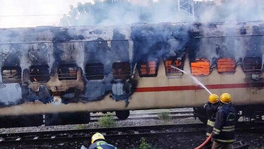 Ινδία: Εννέα νεκροί σε πυρκαγιά σε σταθμευμένο βαγόνι τρένου